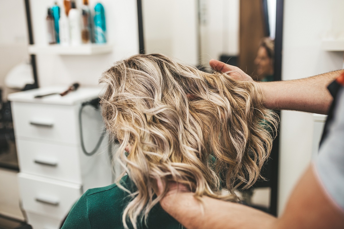 Elevate Your Look with Hair Salon Highlights - WOMENS SPA SALON MINNEAPOLIS